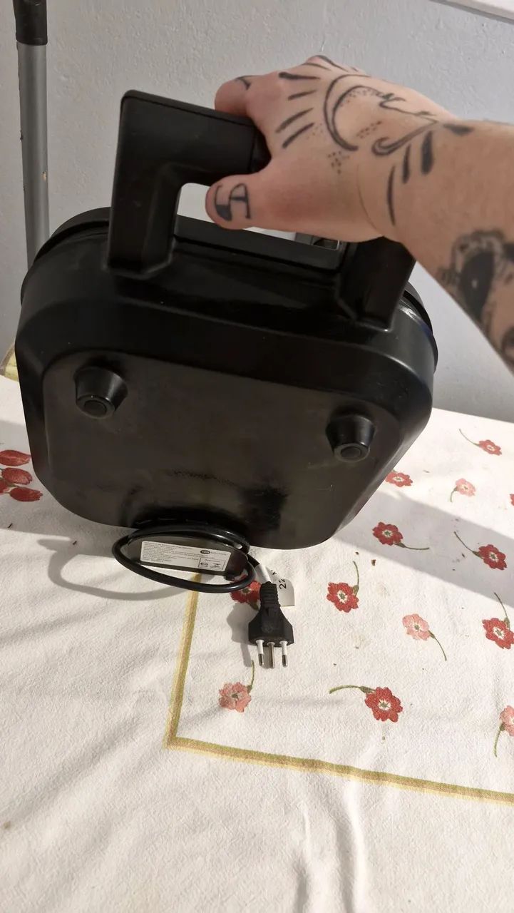 Máquina de Torta e Empadão Fun Kitchen 220v - Perfeito Estado! - Foto 5