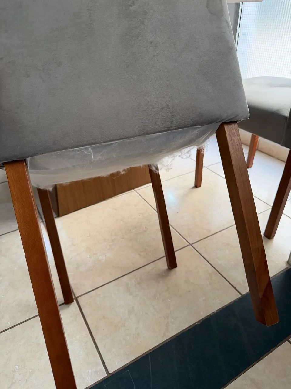Vende-se 4 cadeiras de madeira  - Foto 3
