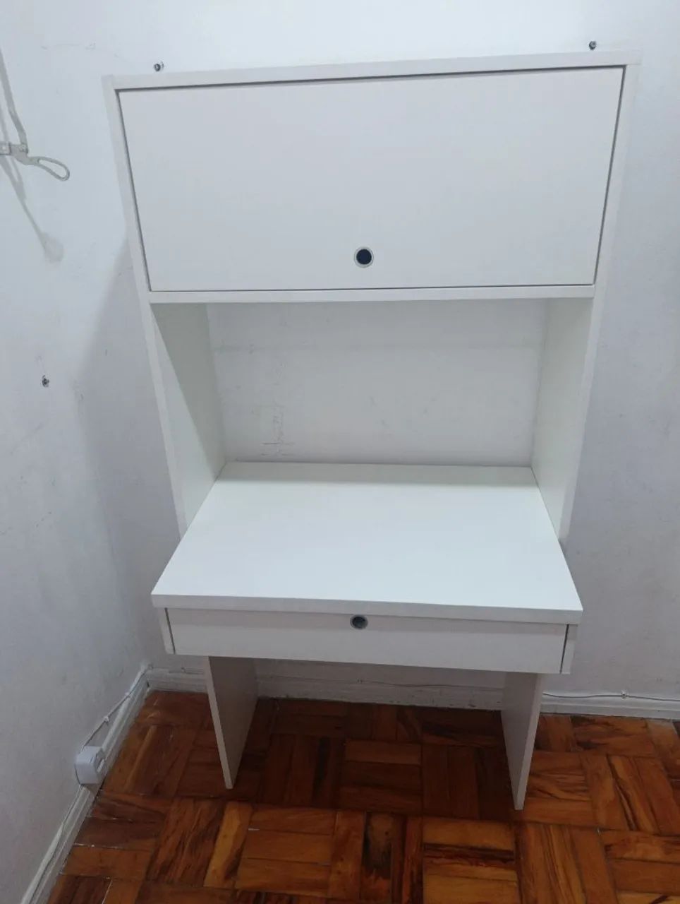 Escrivaninha para computador com gaveta