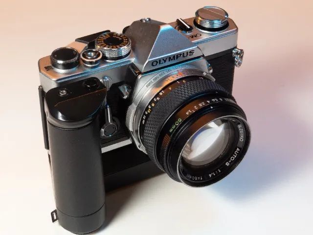 OLYMPUS OM-1 MD- 1972 - Zuiko - 50mm f1.4 + Motor Drive + Case Original Marrom
