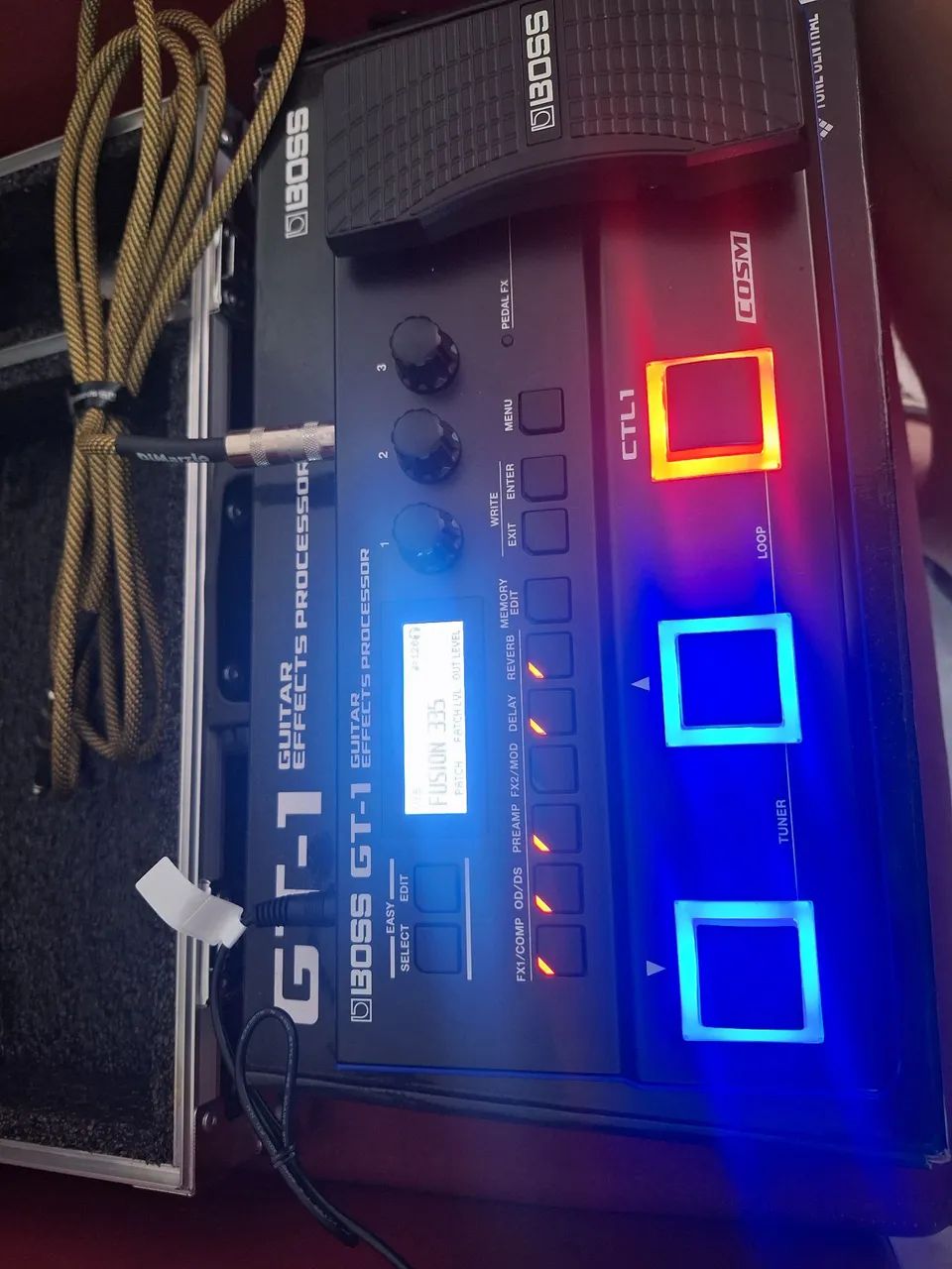 Boss GT-1 + Hard Case + Fonte Original - Estado de Nova
