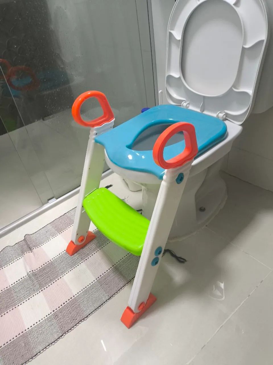 Redutor de sanitário com escada