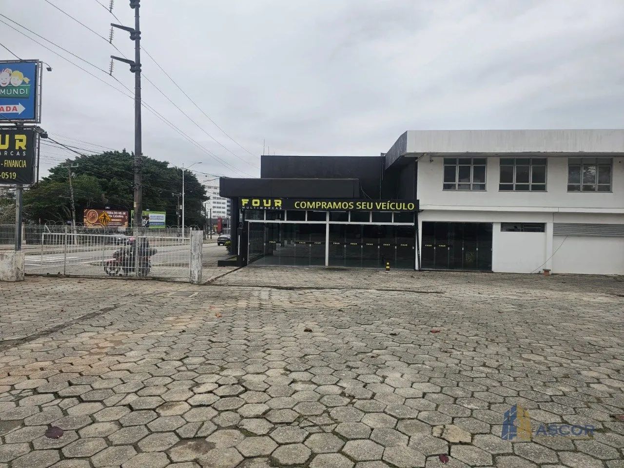 GALPÃO COMERCIAL PARA LOCAÇÃO NA AVENIDA IVO SILVEIRA - FLORIANÓPOLIS