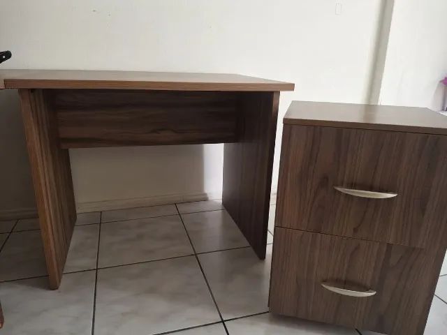 Mesa e cômoda gaveteiro madeira resistente 