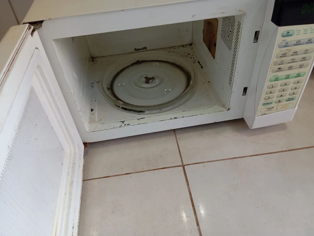 Vendo microondas usado e com detalhes.Funcionando!