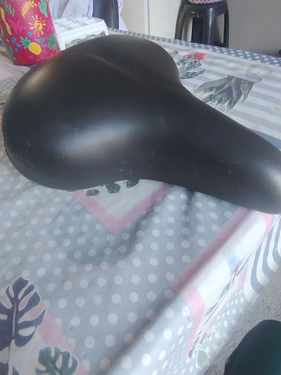 Selle de bicicleta royal usada com preta bem conservada. - Foto 2