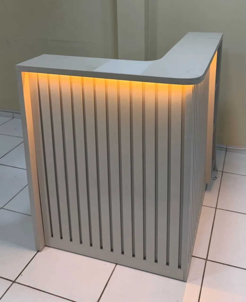 VENDE SE UM BALCÃO 100% MDF COM LED  - Foto 4