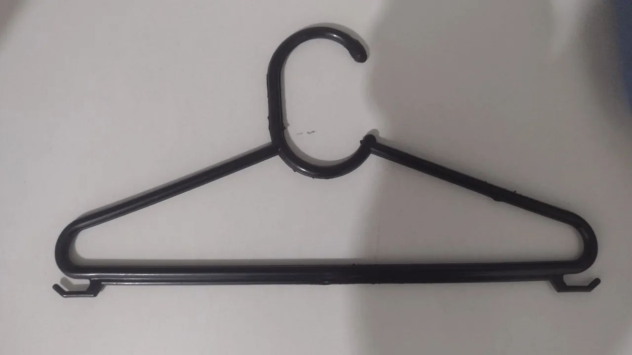 100 cabides pretos 