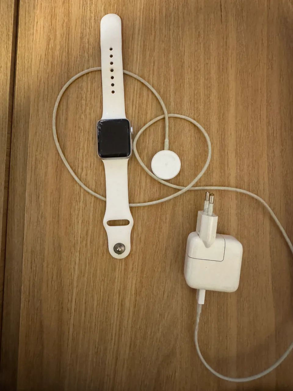 Apple Watch séries 3 com cabo e fonte tela lascada  - Foto 3