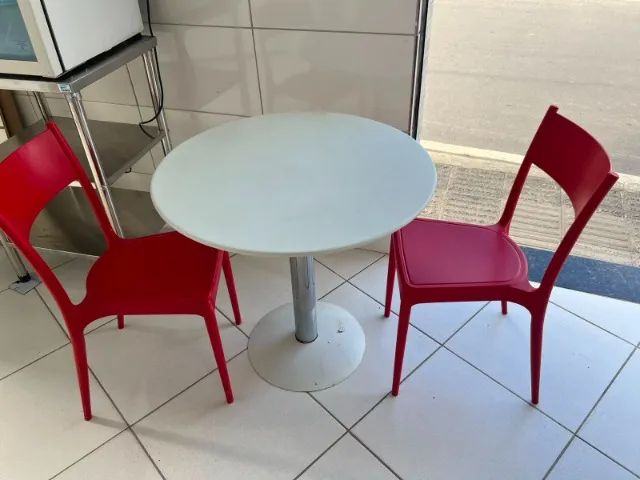 Mesa de Aço com 02 cadeiras Tramontina