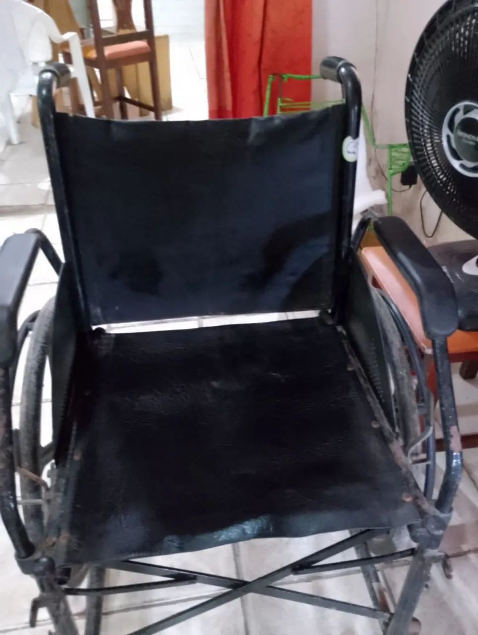 Cama e cadeiras de banho e roda  - Foto 4