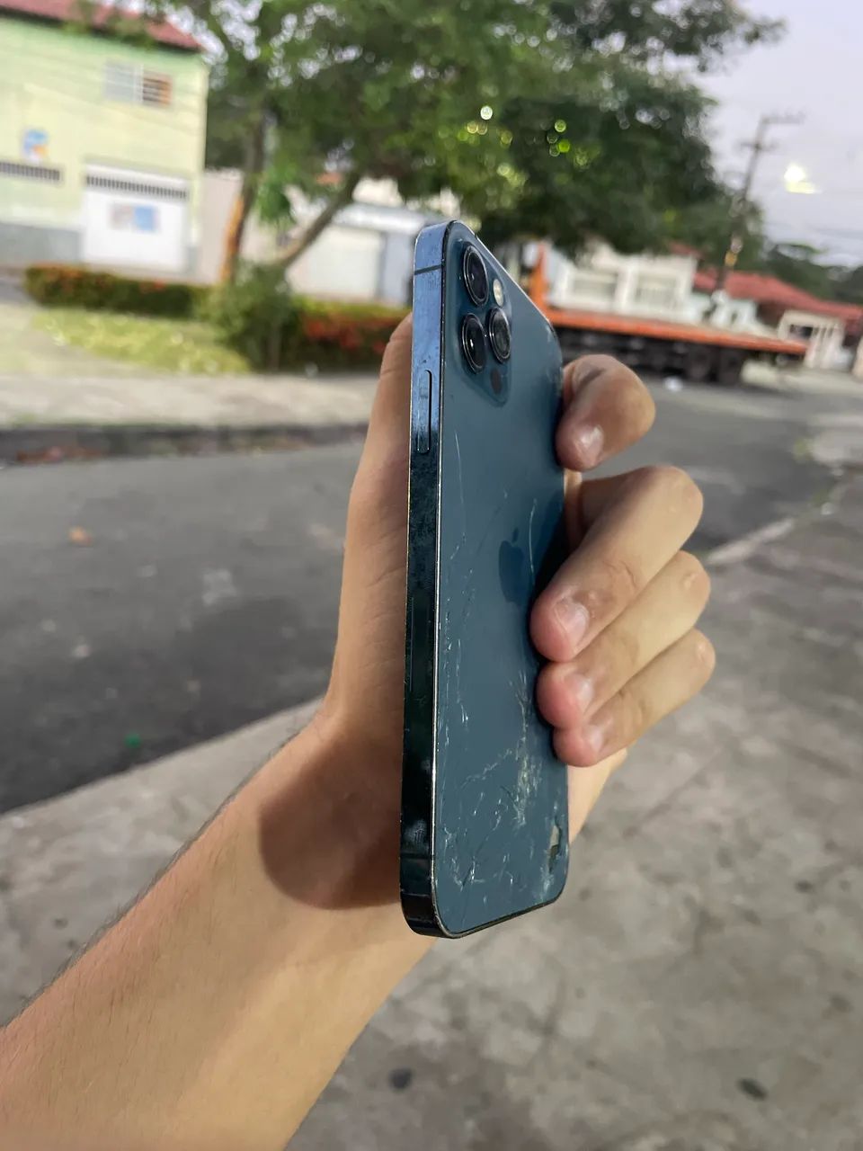 IPHONE 12 PRO VENDA OU TROCA EM INFERIOR COM VOLTA PRA MIM. - Foto 3