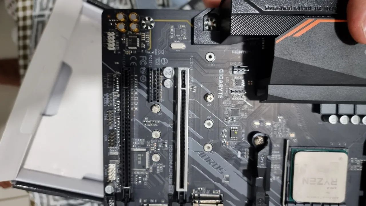 Placa Mãe Amd Am4 b550m Aorus - Foto 2