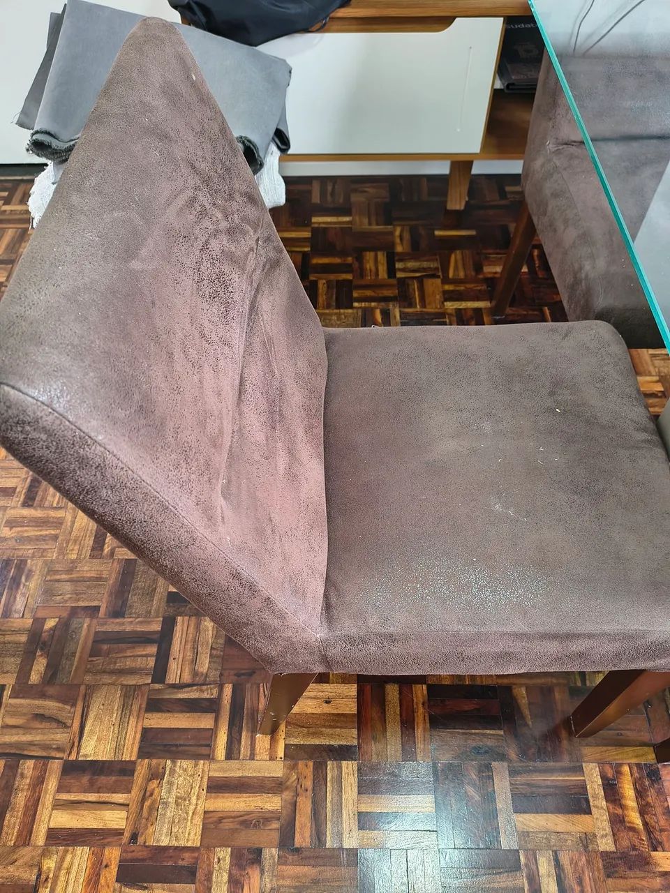 Mesa vidro com 4 cadeiras madeira  - Foto 2