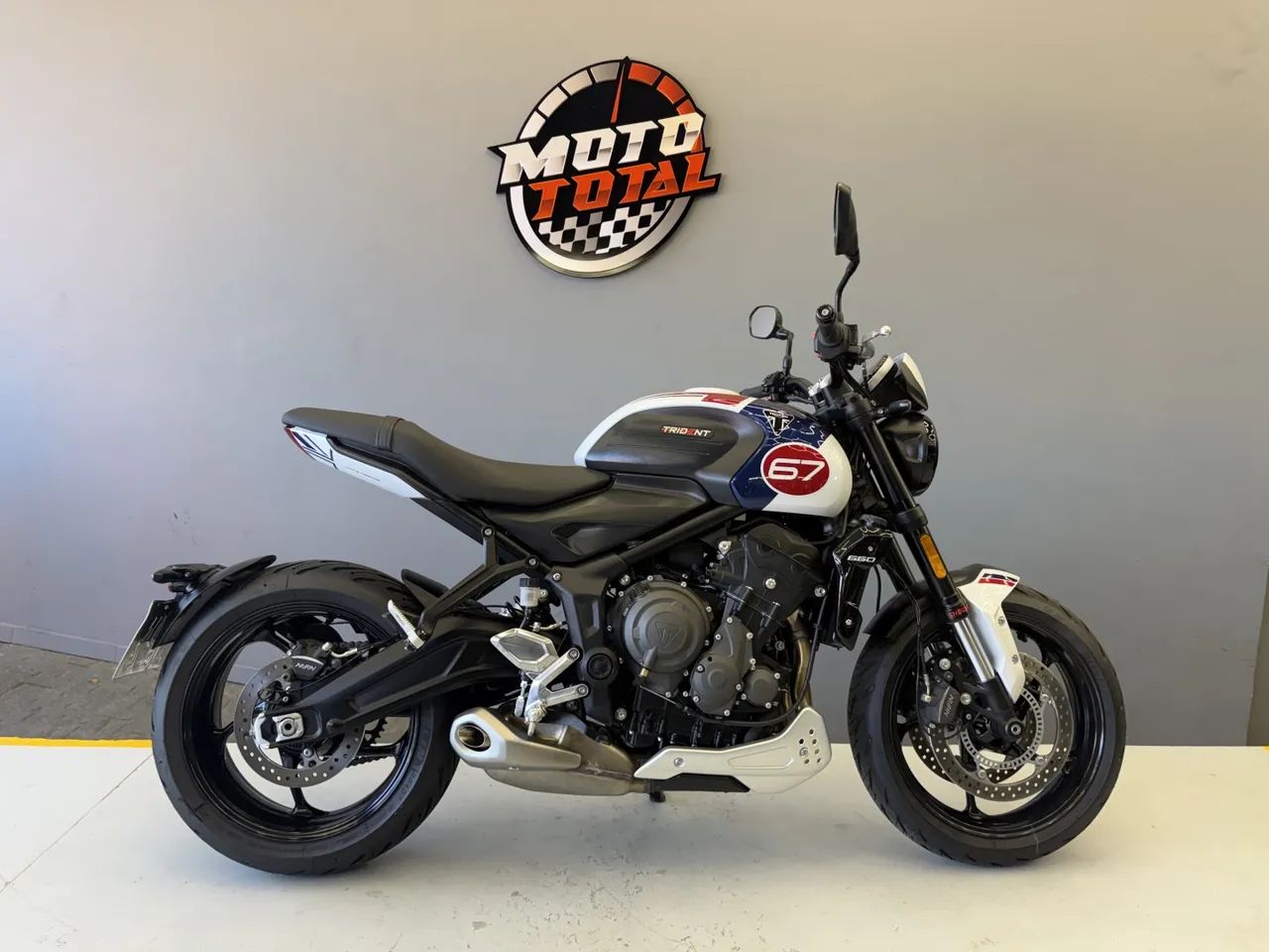 Triumph Trident 660 triple tribute 2025