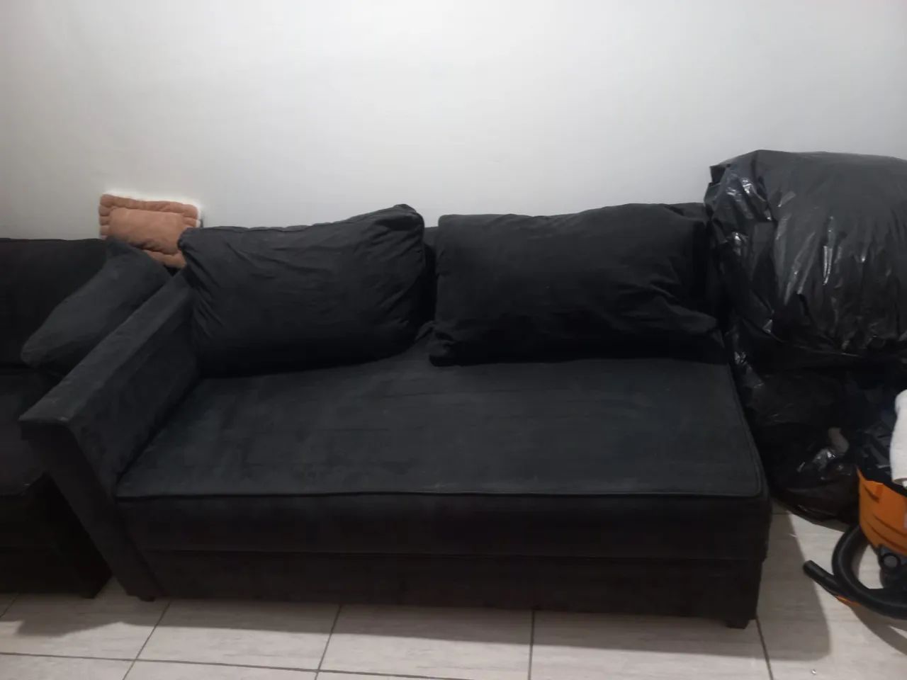 Sofá de Suede Preto (Muito Confortável e Espaçoso!