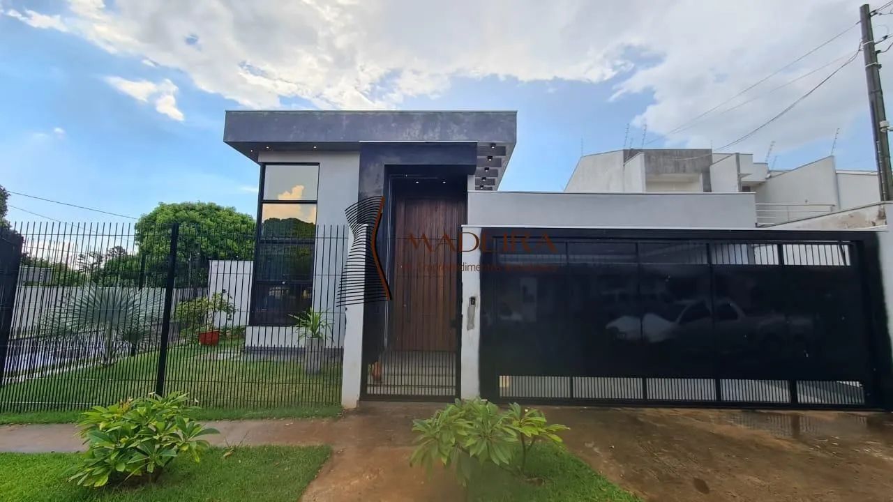 Casa à Venda em Jardim Tropical, Maringá - PR