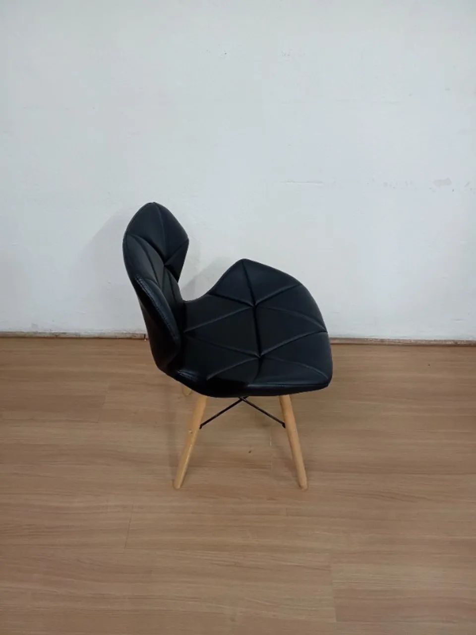 Cadeira Design Charles Eames em Couro PU Preto - Foto 4