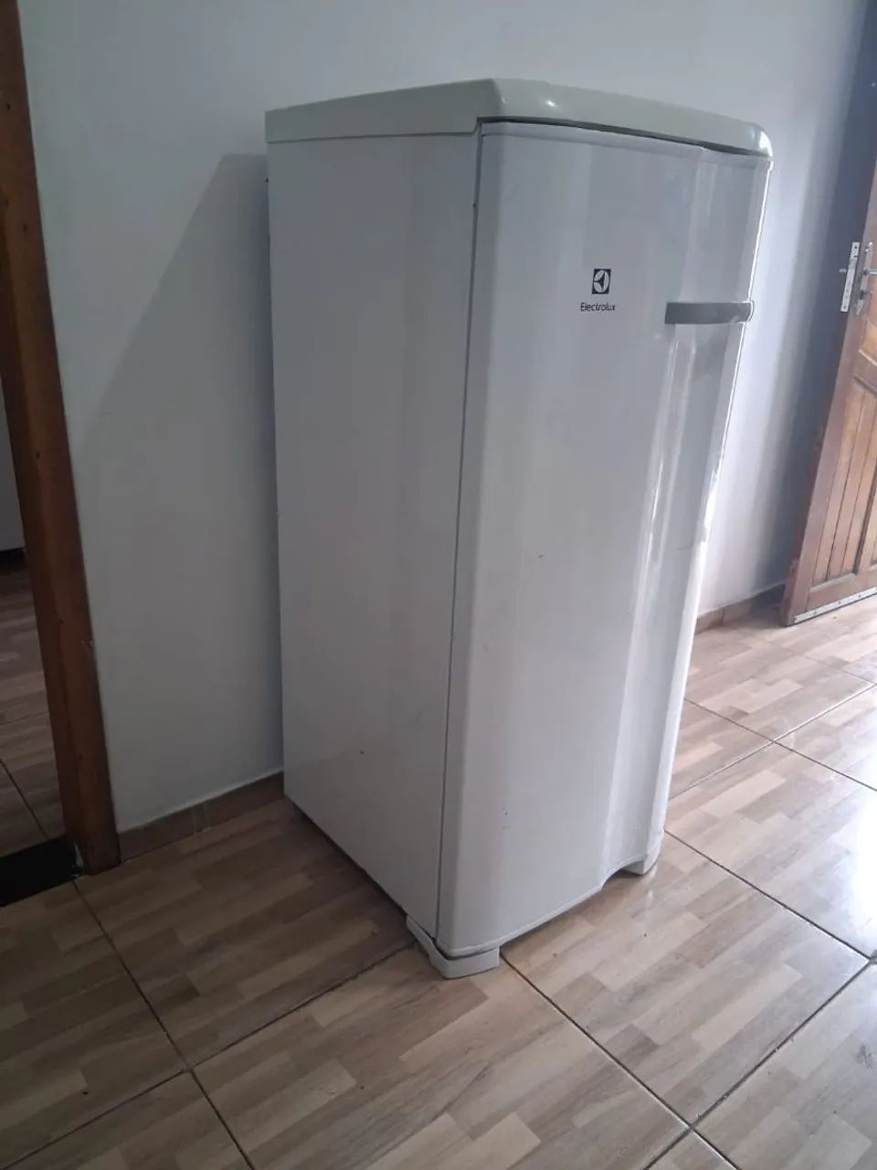 Freezer vertical Electrolux pequeno  - Foto 4
