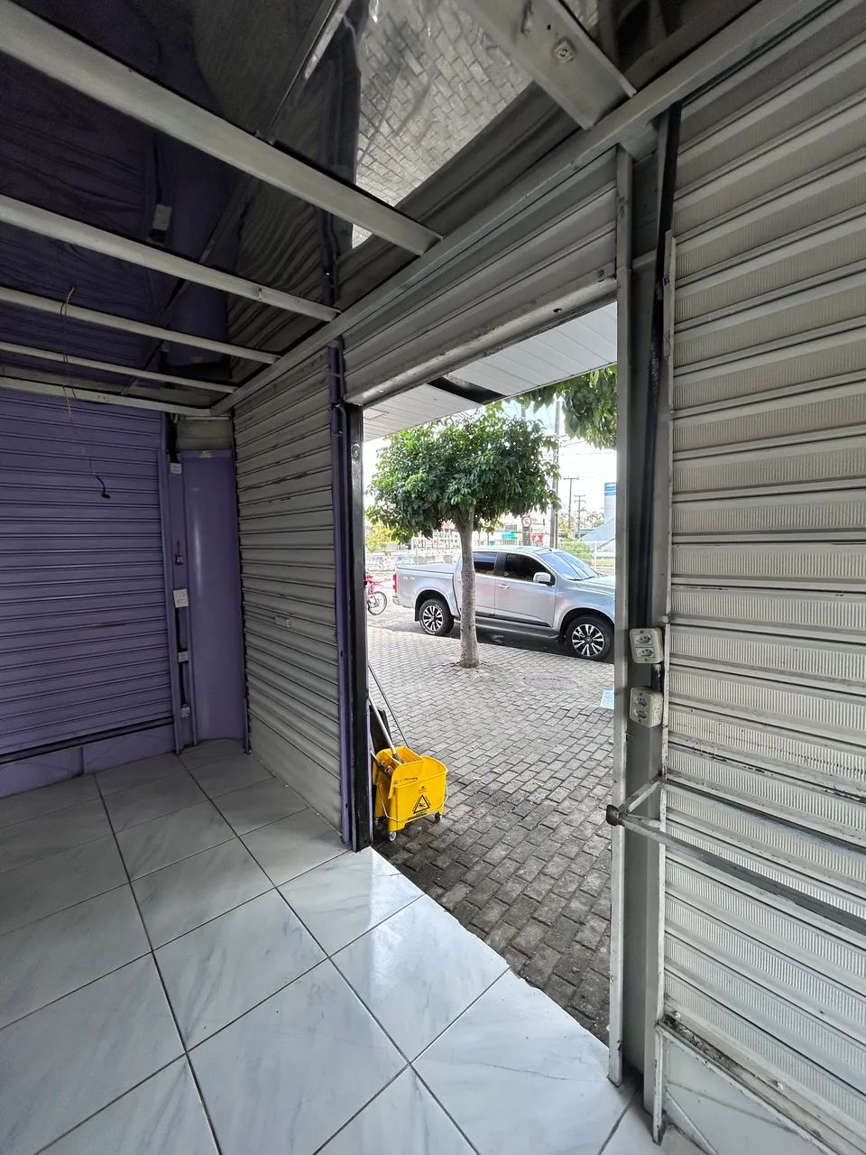 VENDO BANCA 