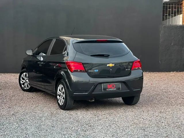 Chevrolet Onix Hatch LT 1.4 8V Flex Mec. 4P 2018 - Foto 4