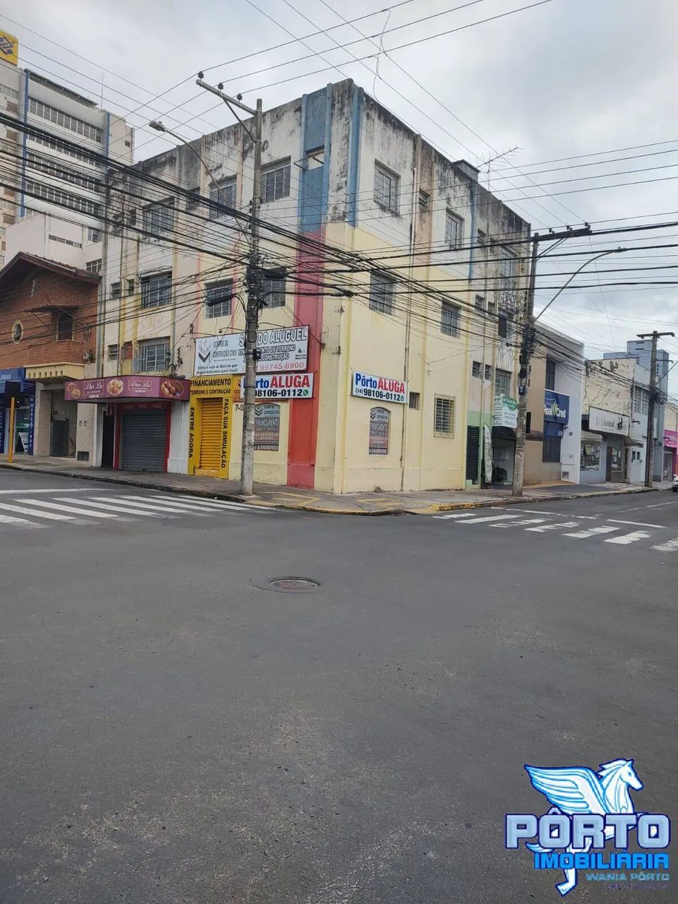 CENTRO-SALA COMERCIAL ESQUINA