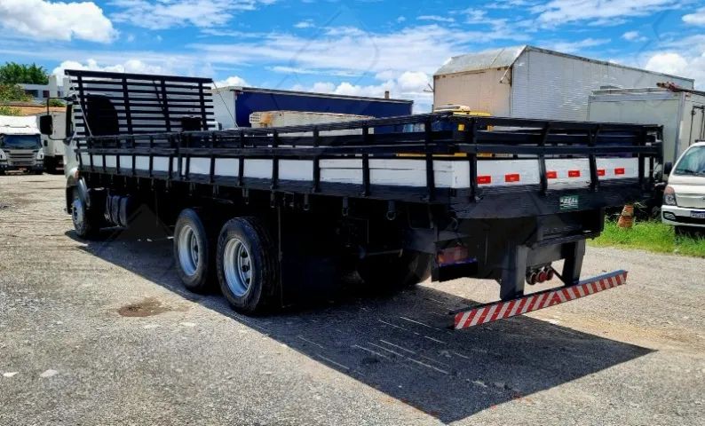 Volvo VM 260 6x2R - 2010 (Carroceria c/ 8,50 metros) - Foto 6