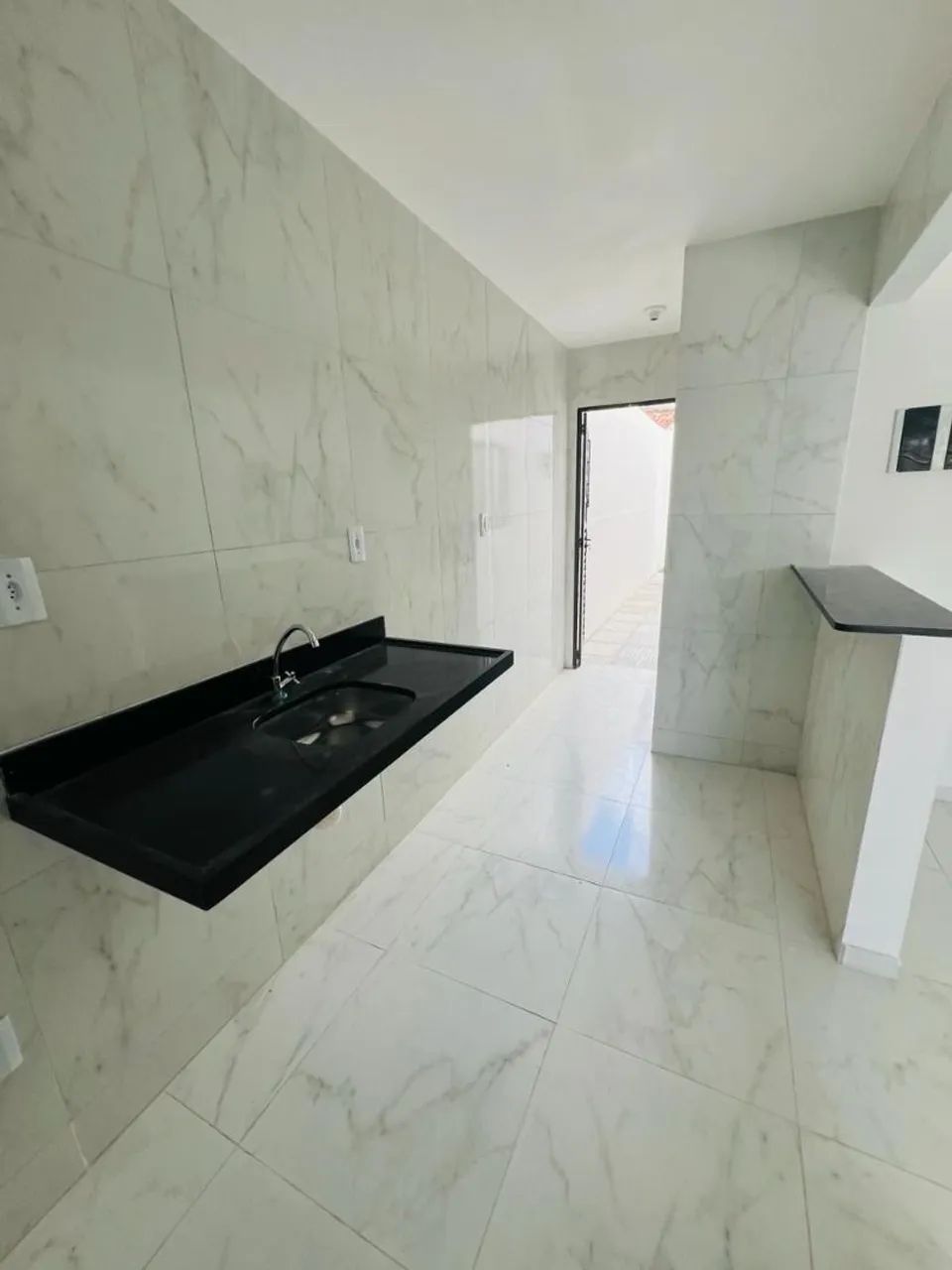 Apartamento térreo com 2 quartos, próximo da praia, comércios e transporte público, a pouc - Foto 7