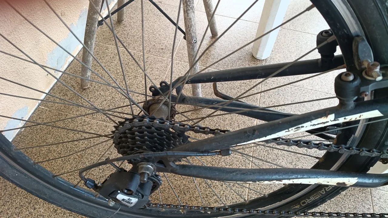 Bicicleta 24 v aro 26 com amortecedor  - Foto 4