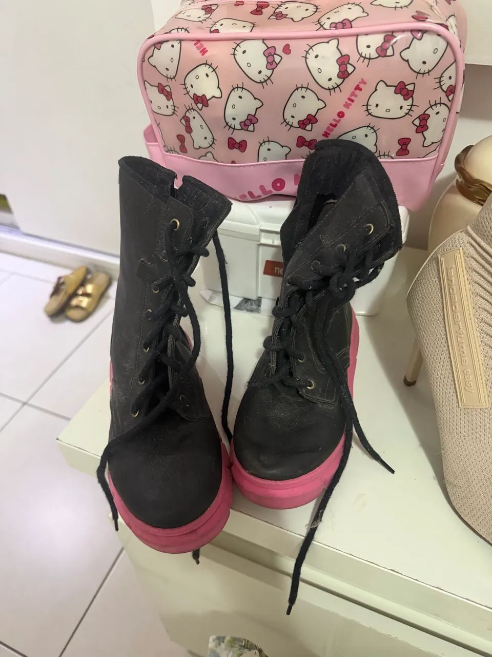 Sandália e botas