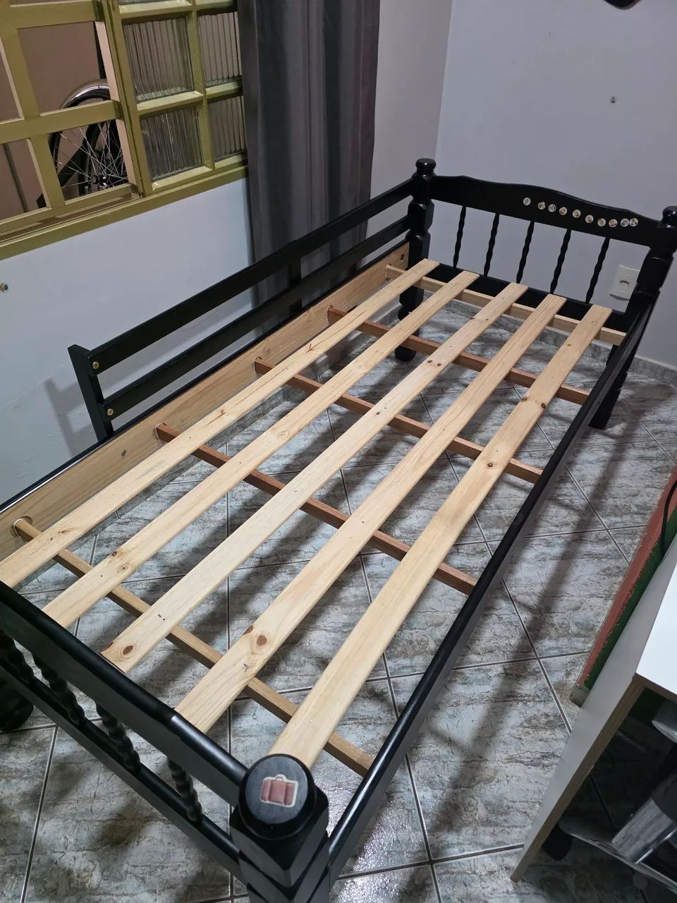 Cama solteiro em madeira - Foto 2