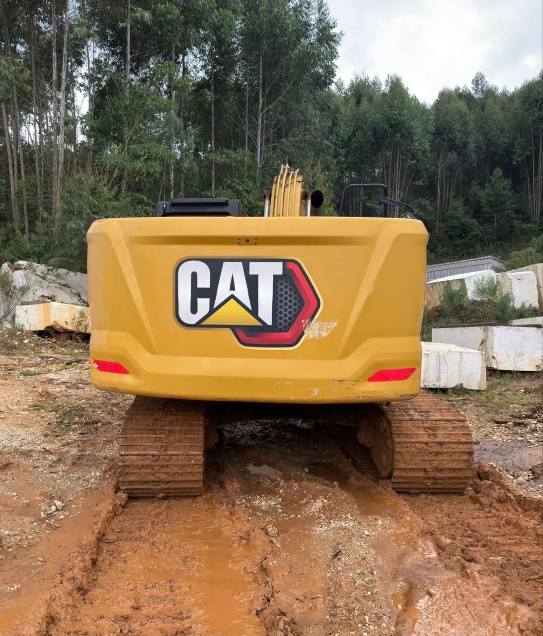 Escavadeira Caterpillar 323 ano 2022, com 2.500 horas e ar condicionado, no Paraná  - Foto 2