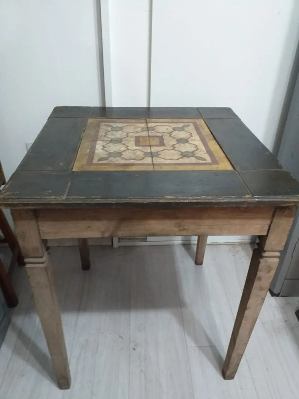Mesa de Madeira Rústica com Tampo Decorativo - Foto 2