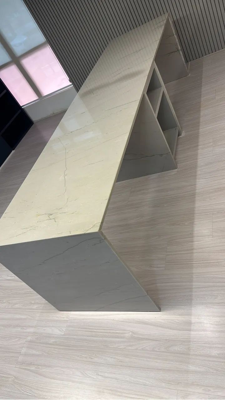Bancada QRTZ MON BLANC para recepção  - Foto 2