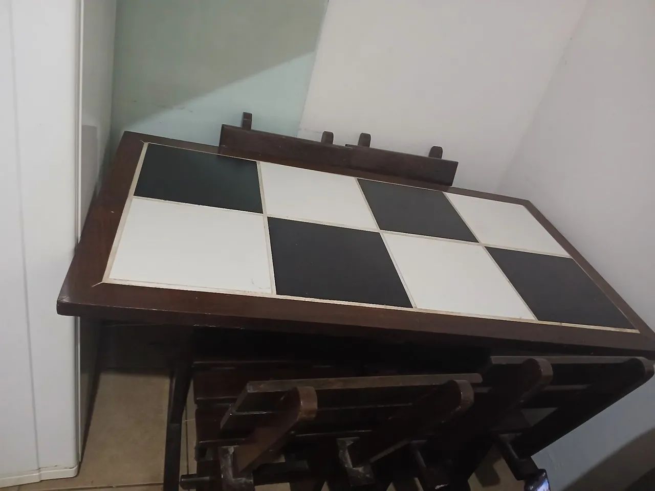 Mesa com 4 cadeiras 