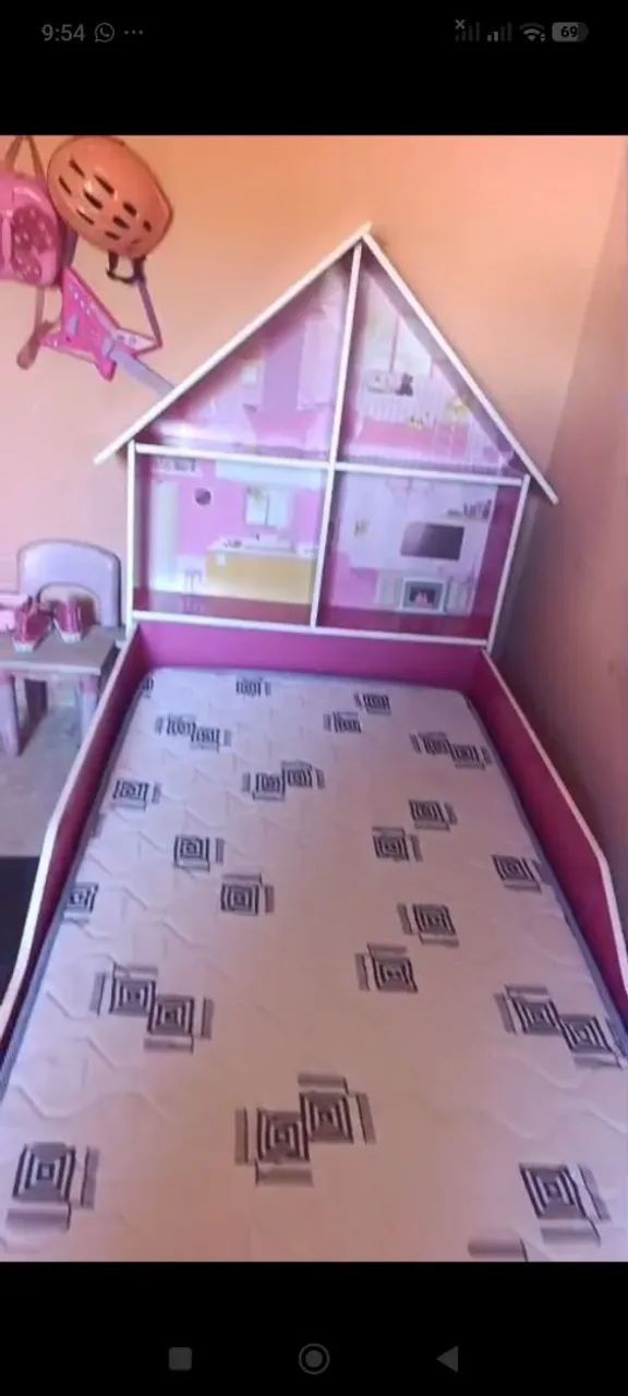 Vendo cama com colchão infantil rosa em formato de casinha  - Foto 4
