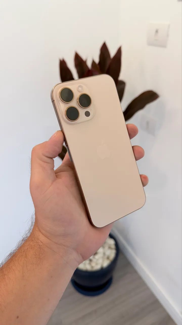 iPhone 16 pro max 256gb Titanium desert, sem detalhes 