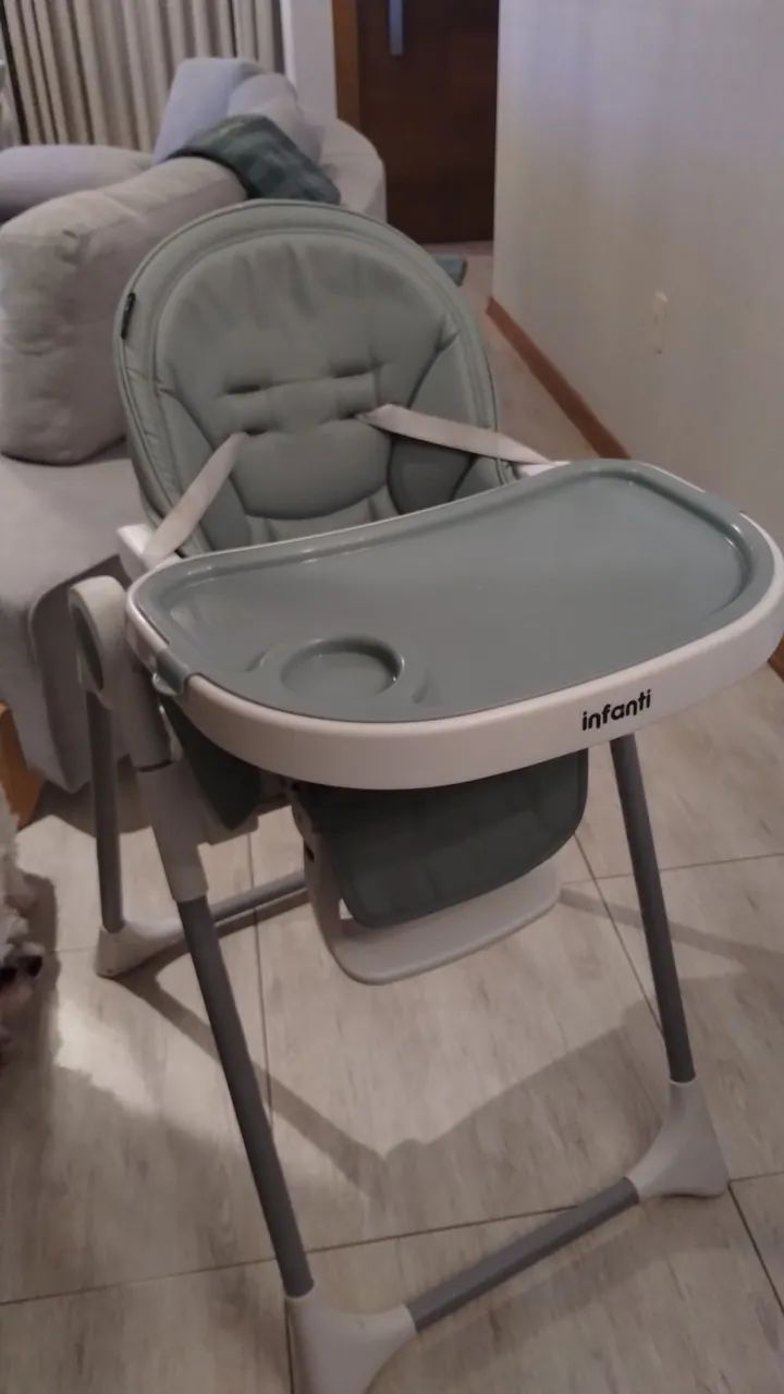 Vendo carrinho de bebê e cadeirinha de alimentação  - Foto 5