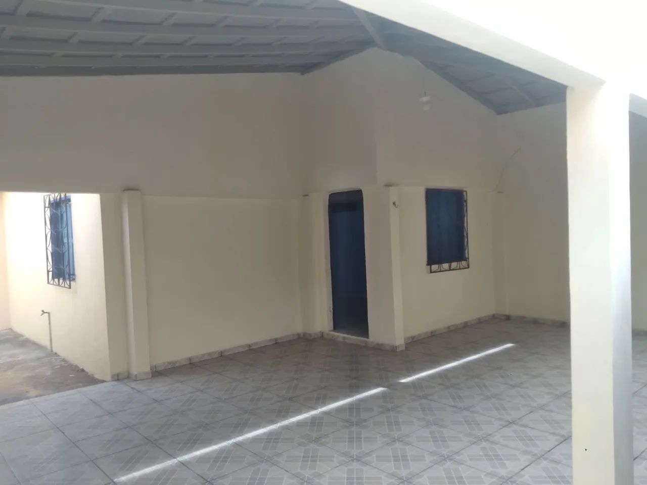 Aluga se casa com garagem - Foto 2