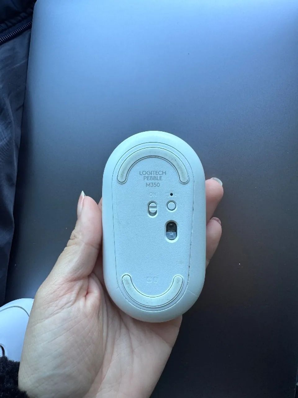 Mouse Logitech pebble pequeno branco - Foto 3