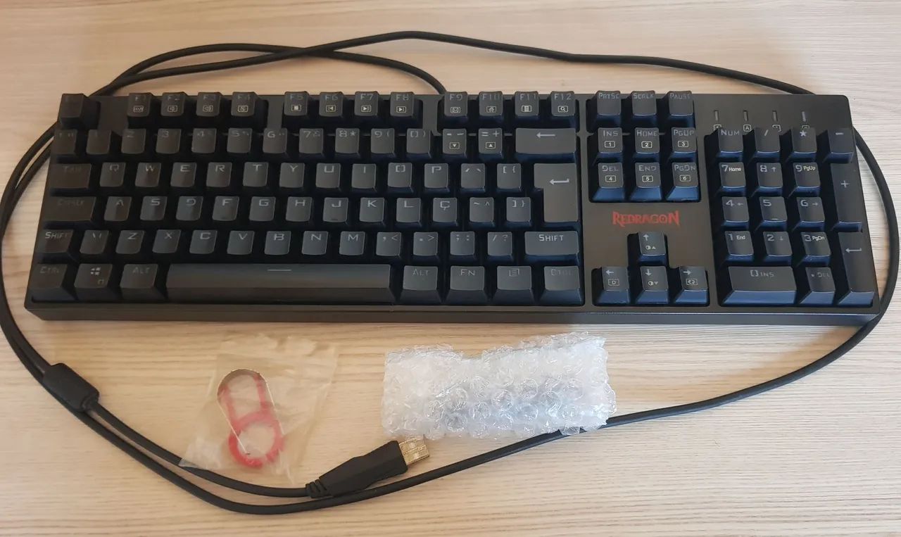 Teclado mecânico RGB Redragon Surara Pro Switch Marrom ABNT2 - Foto 2