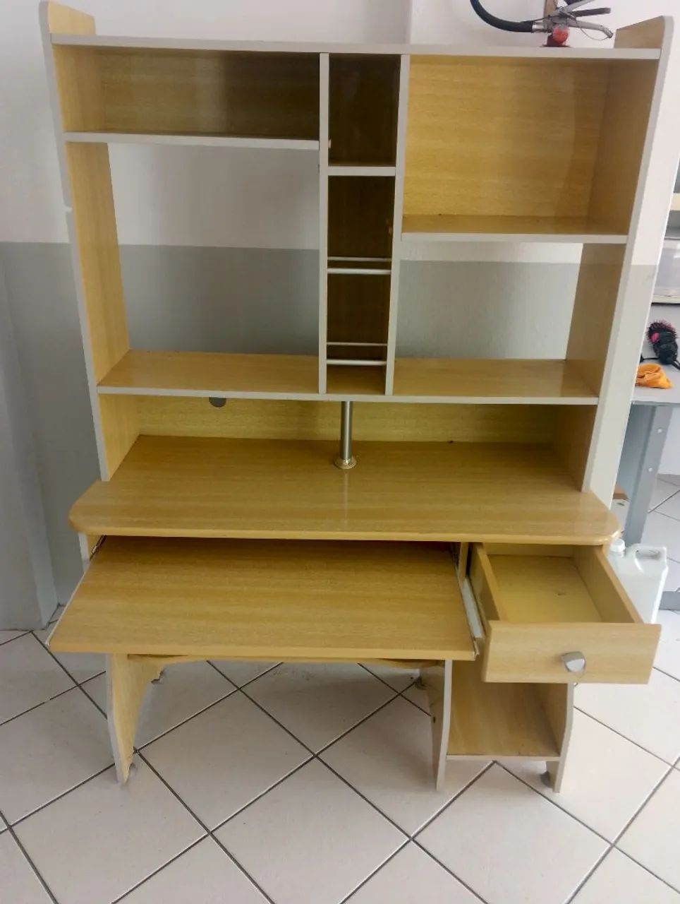 Vendo rack para computador 