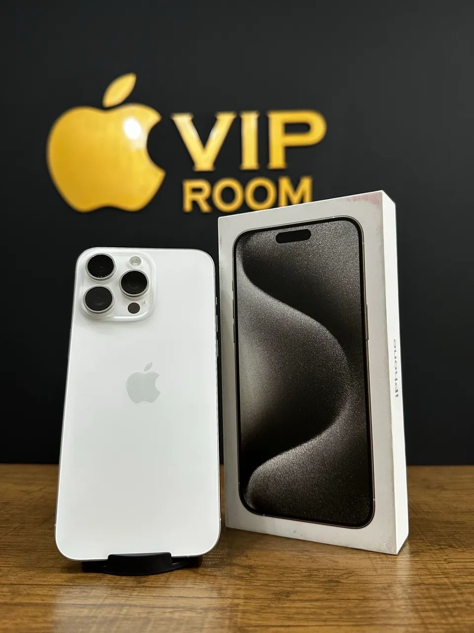 iPhone 15 Pro Max 256gb branco semi novo impecável  - Foto 2