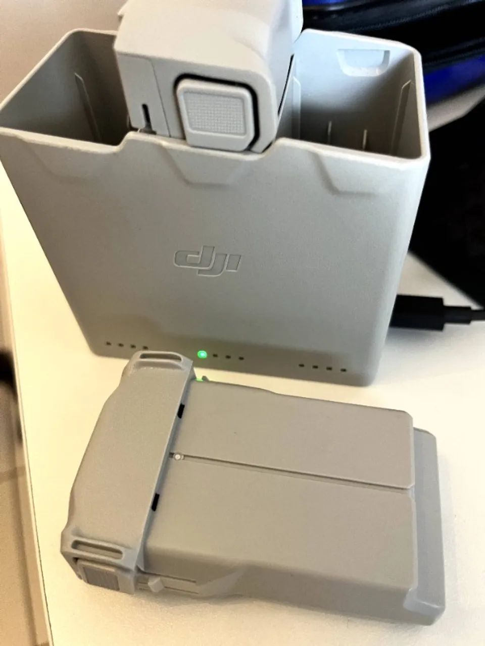 Hub + 2 baterias PLUS DJI MINI 4 - Foto 2