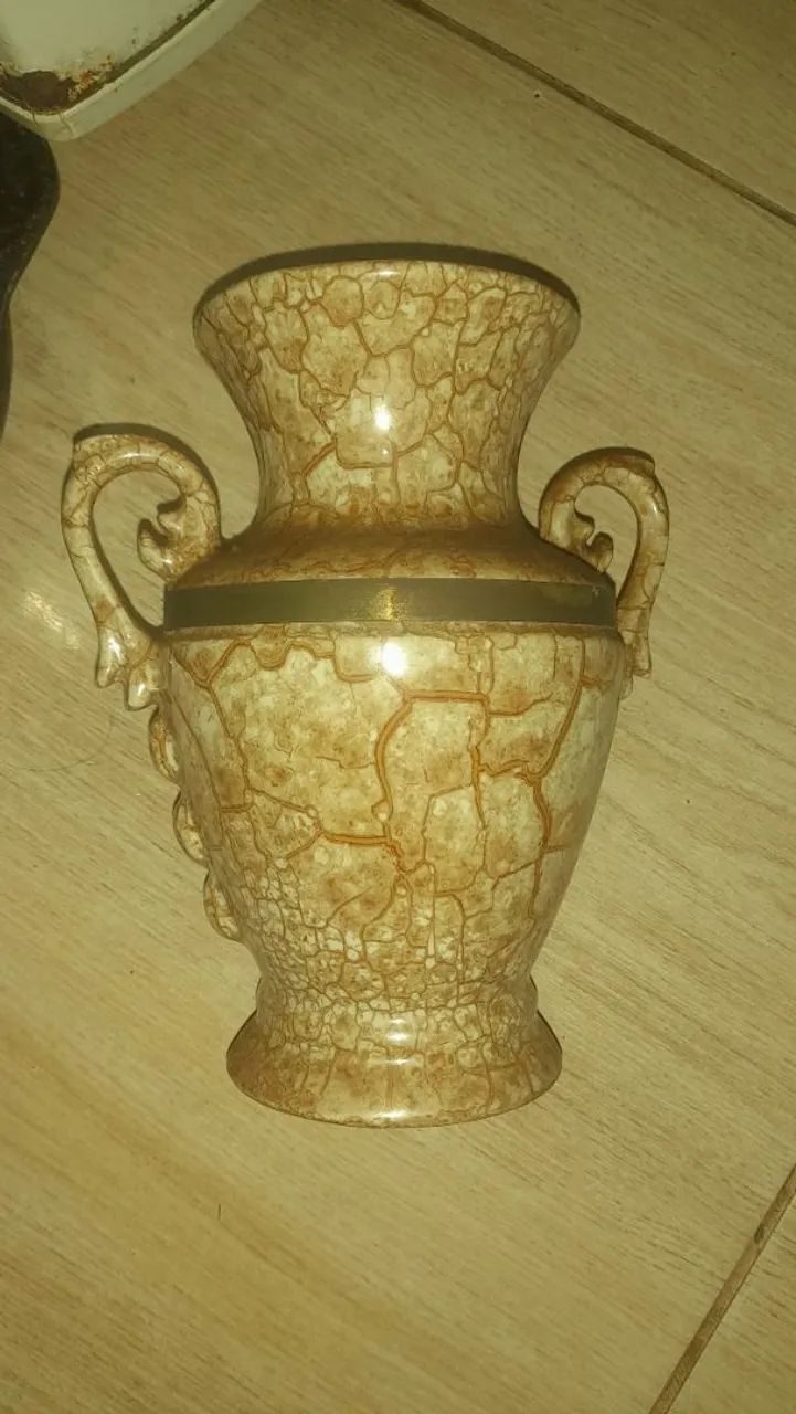 Lindo vaso de porcelana relíquia 