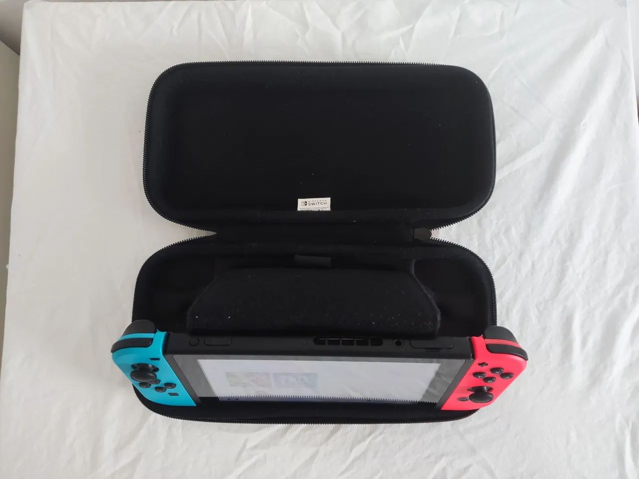 Case Original Nintendo Switch - Com porta jogos ( Impecável) - Foto 4