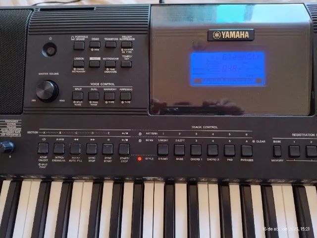 Teclado Yamaha PSR-E453 (Estado de Zero) - Foto 3