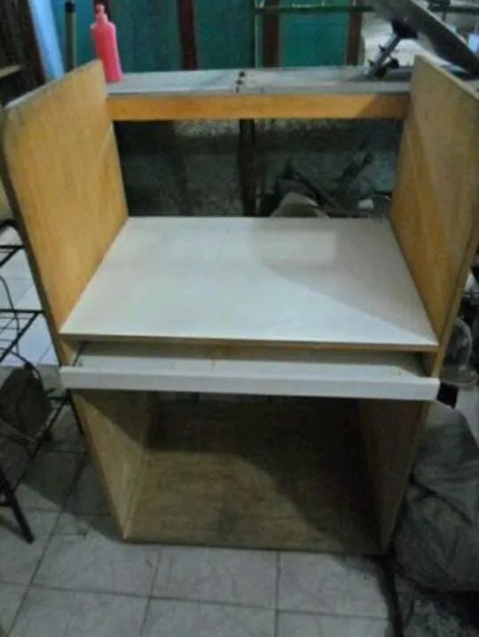 Cabine pra computador de madeira. - Foto 2