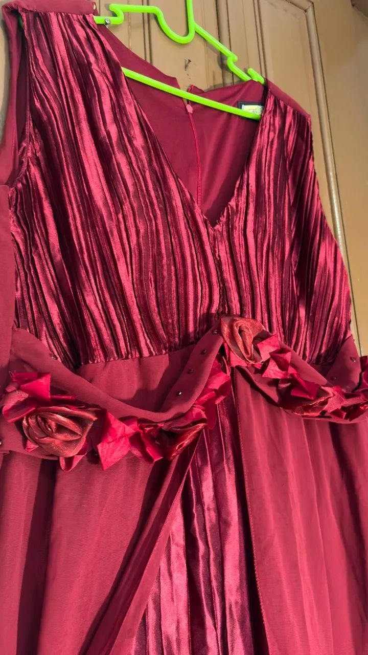 Vestido longo vermelho co aplicação e pedraria - Foto 3
