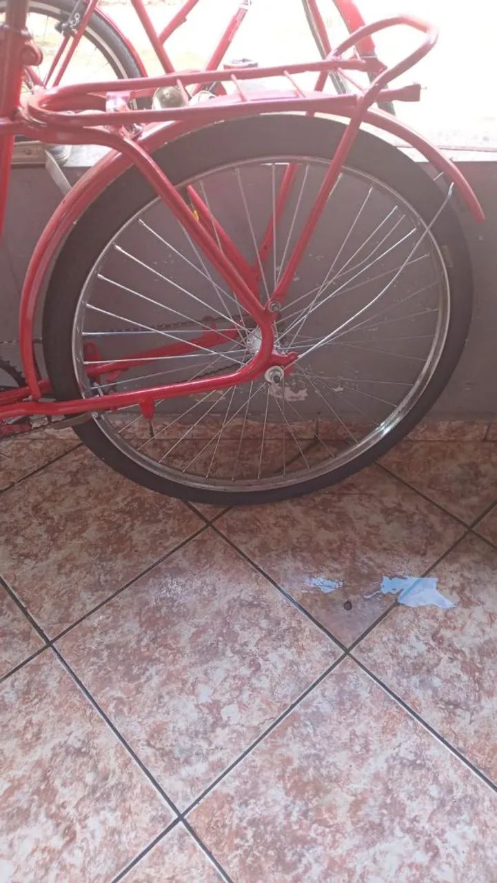 Bicicleta relíquia vermelha  - Foto 2